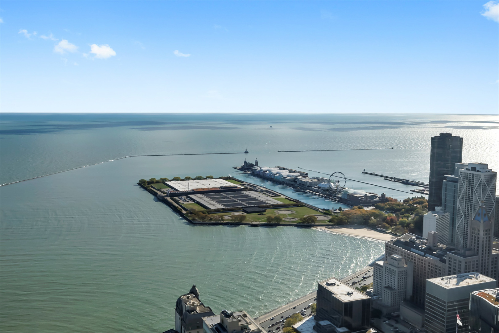 175 East Delaware Place, Unit 7107 Chicago, IL 60611 - Photo 26 of 42 a view of a lake from a balcony