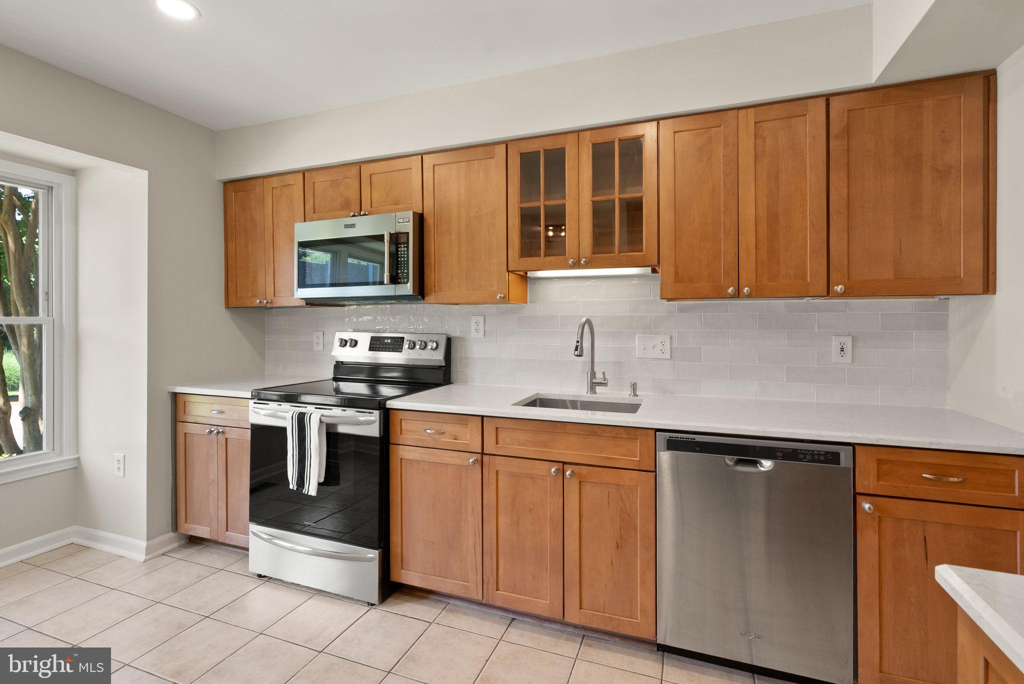 7390 Stream Way Springfield, VA 22152 - Photo 3 of 35 Kitchen with quartz countertops