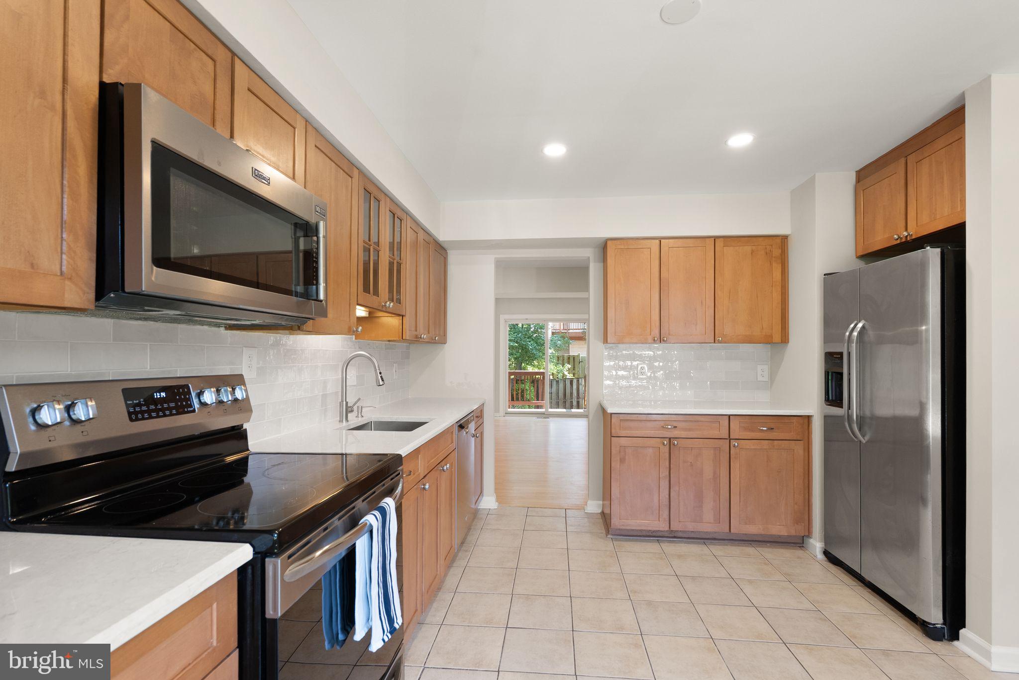 7390 Stream Way Springfield, VA 22152 - Photo 5 of 35 Tile backsplash and recessed lighting