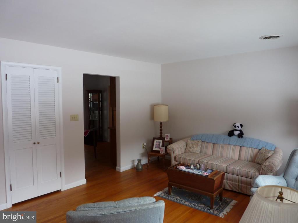 2738 Brookfield Road Lancaster, PA 17601 - Photo 3 of 42