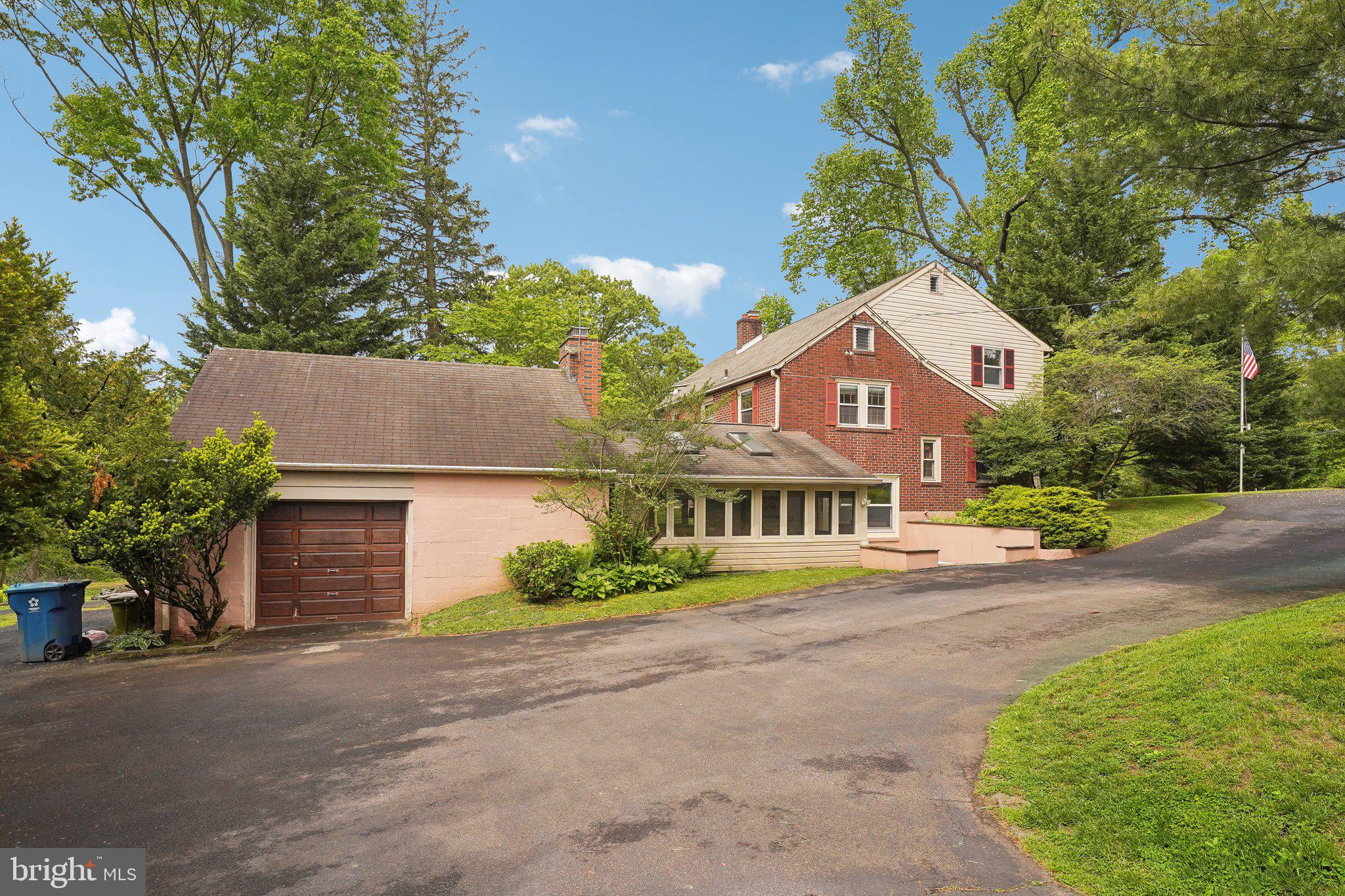 607 Babylon Road Horsham, PA 19044 - Photo 4 of 40 Exterior Front - Garage