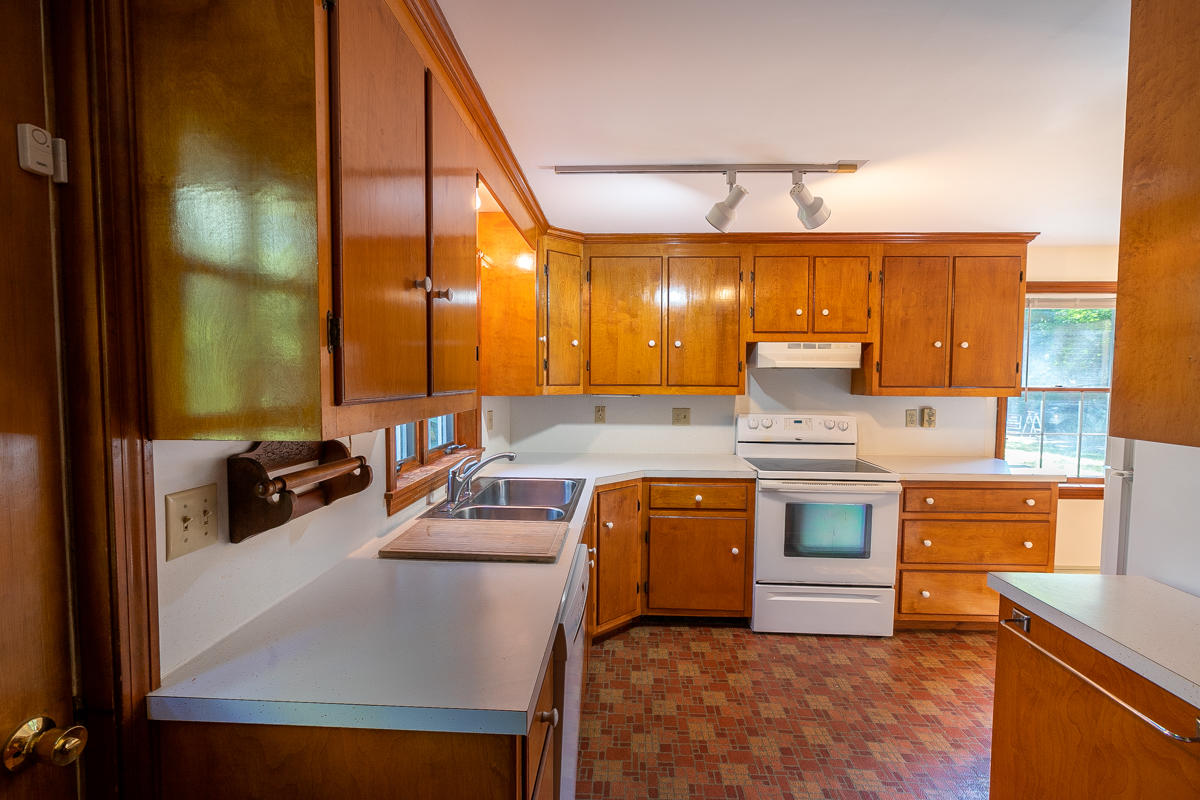 181 Woodbridge Road York, ME 03909 - Photo 2 of 16 Kitchen