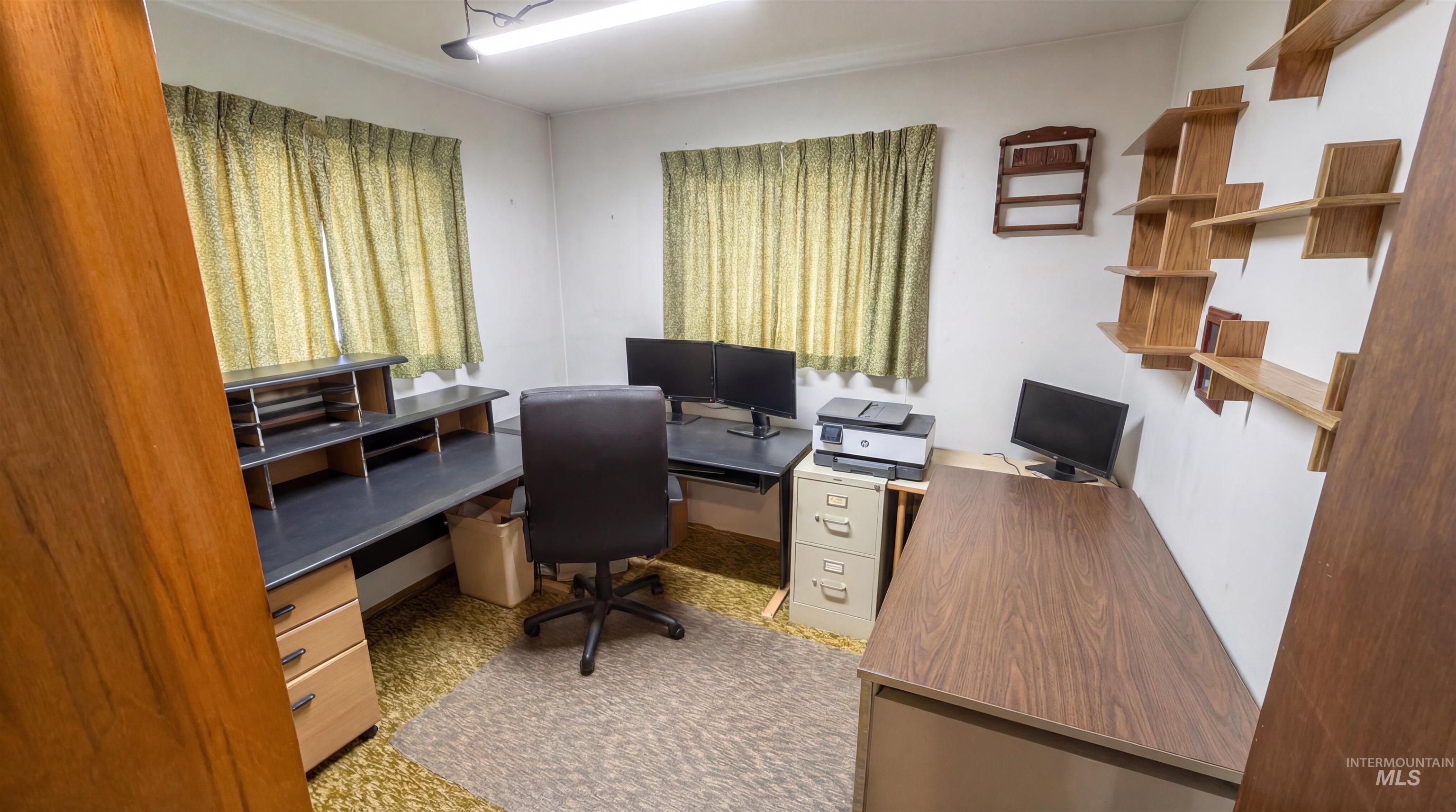 19076 Pleasant Avenue Caldwell, ID 83607 - Photo 16 of 37 Office featuring light carpet