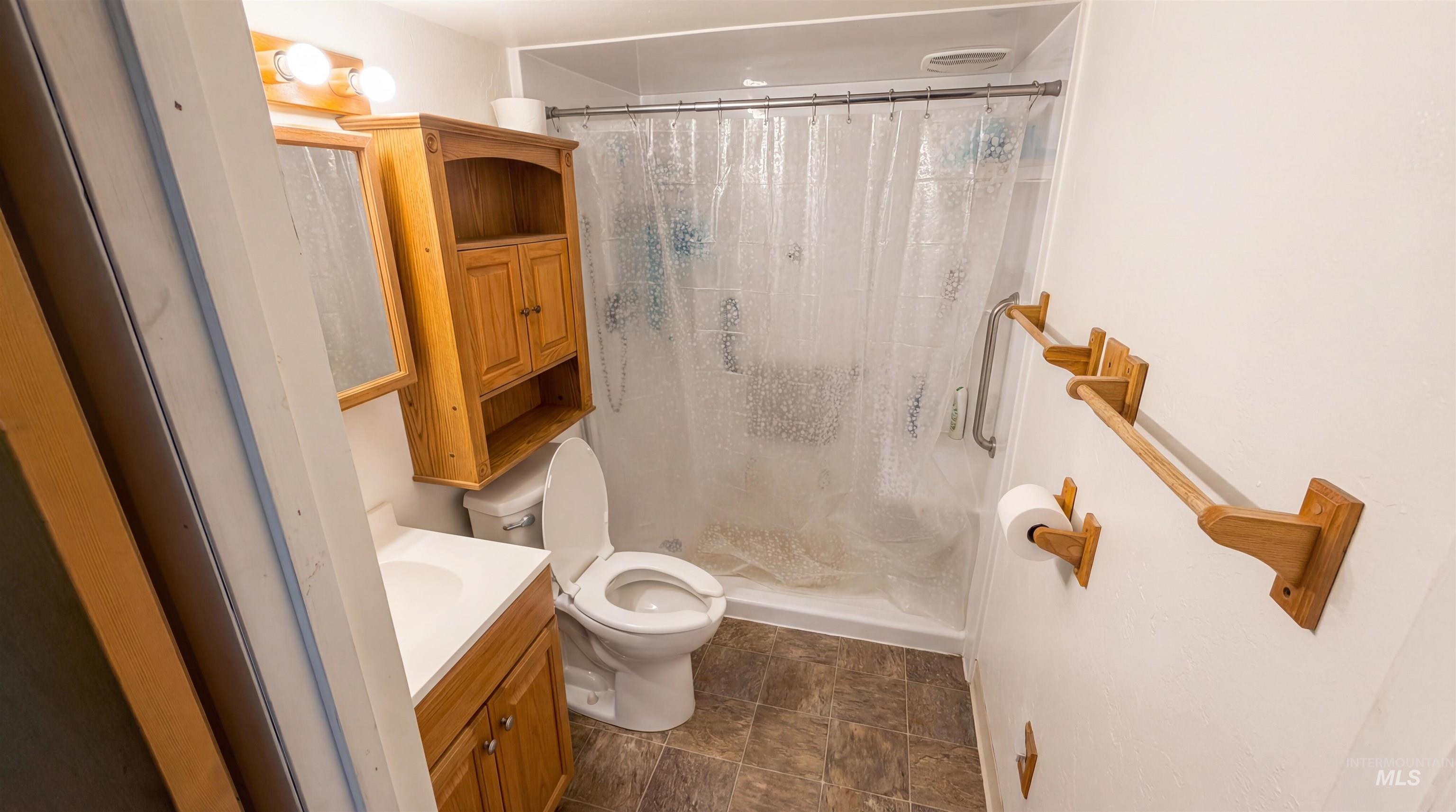 19076 Pleasant Avenue Caldwell, ID 83607 - Photo 25 of 37 Full bathroom featuring a shower stall and vanity