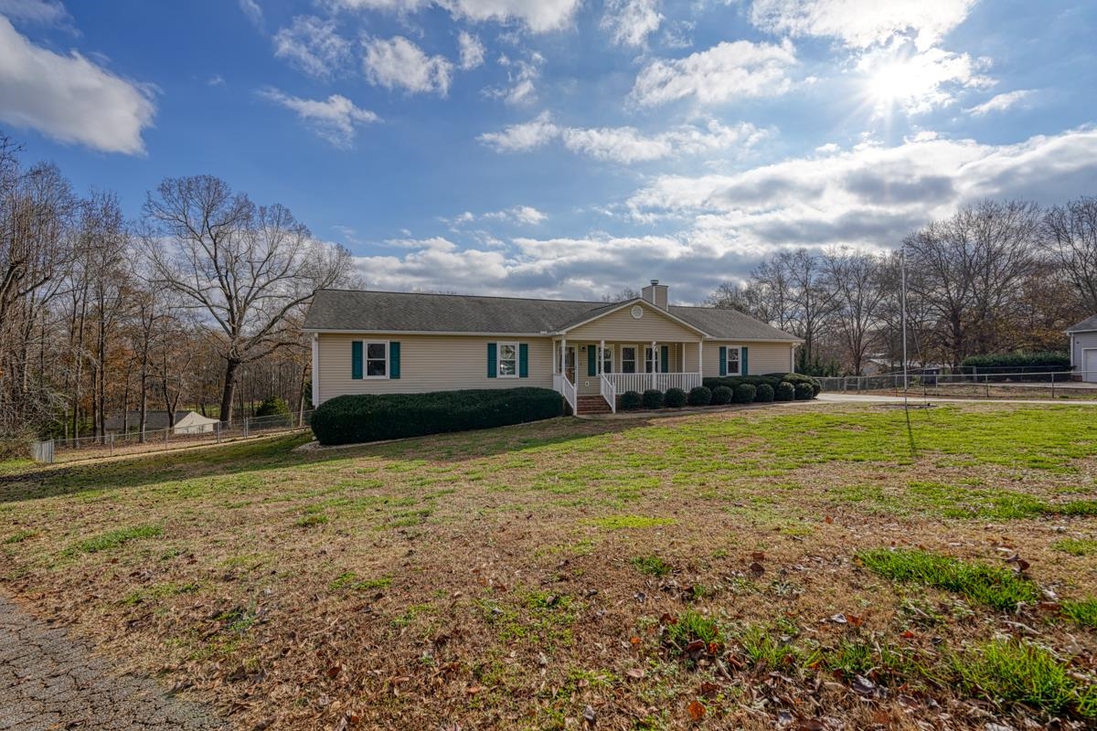 212 Boydton Road Boiling Springs, SC 29316 - Photo 3 of 33 Gallery Image 3