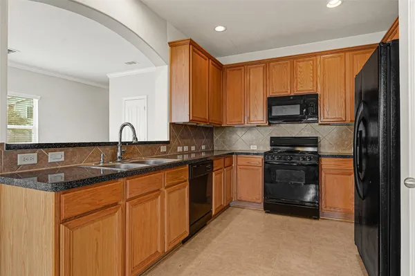 $1,900 | 5010 Dartmoor Ridge Trail, Houston, TX 77066