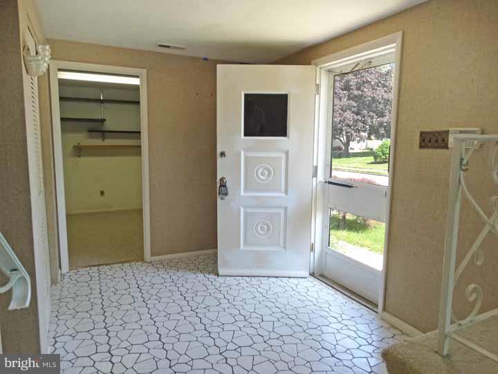 9708 Chapel Road Philadelphia, PA 19115 - Photo 3 of 25 Foyer