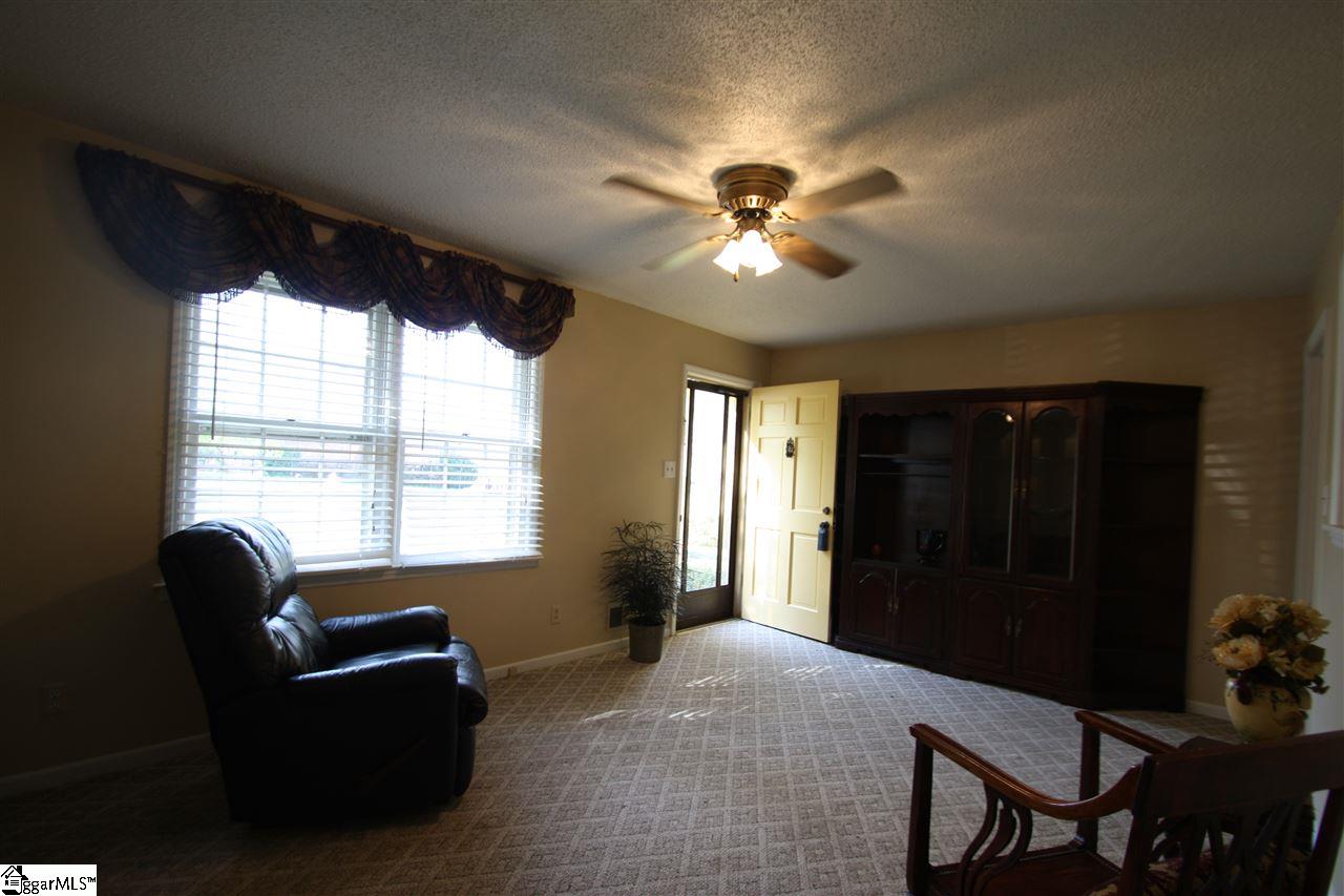 210 Hicks Drive Inman, SC 29349 - Photo 4 of 16