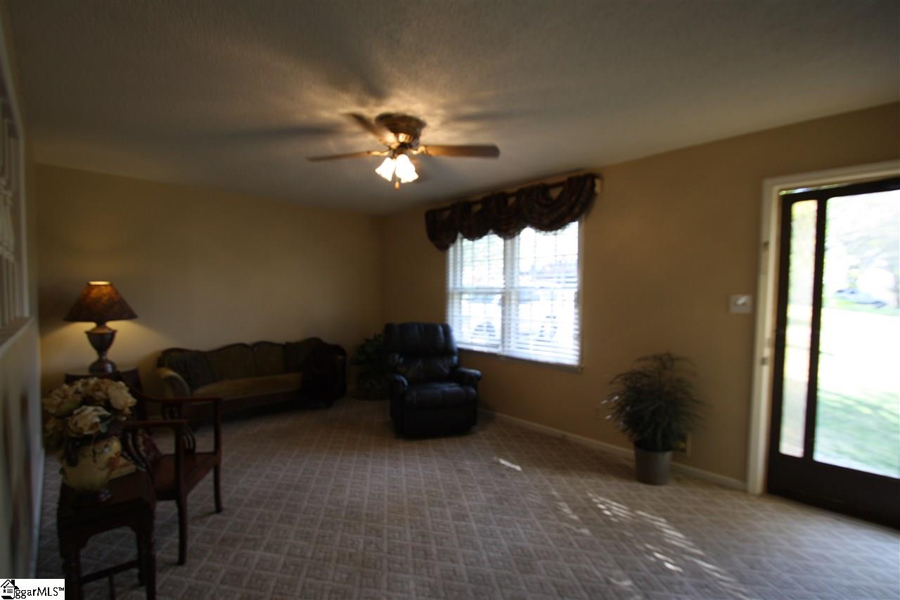210 Hicks Drive Inman, SC 29349 - Photo 5 of 16