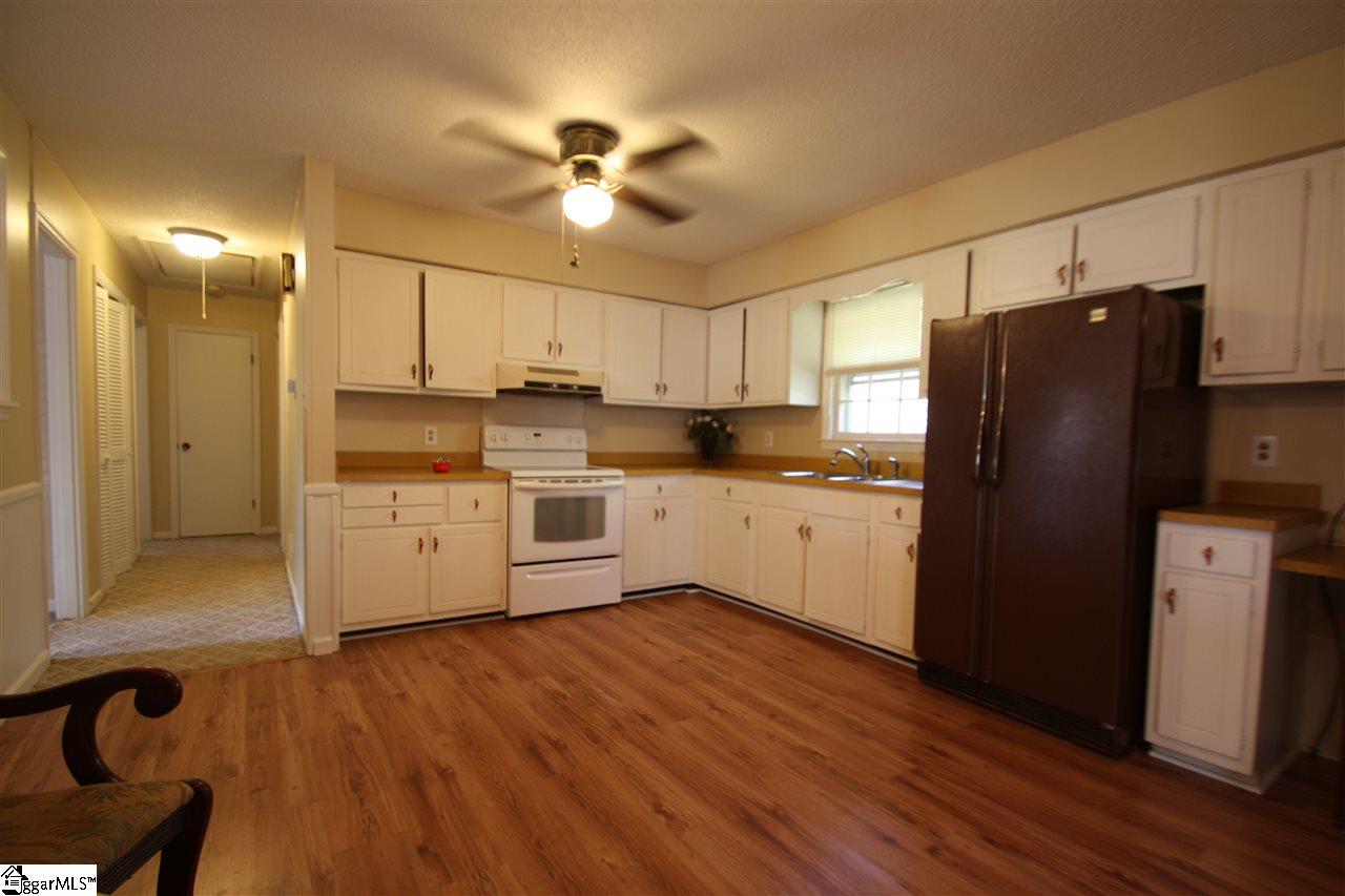 210 Hicks Drive Inman, SC 29349 - Photo 9 of 16