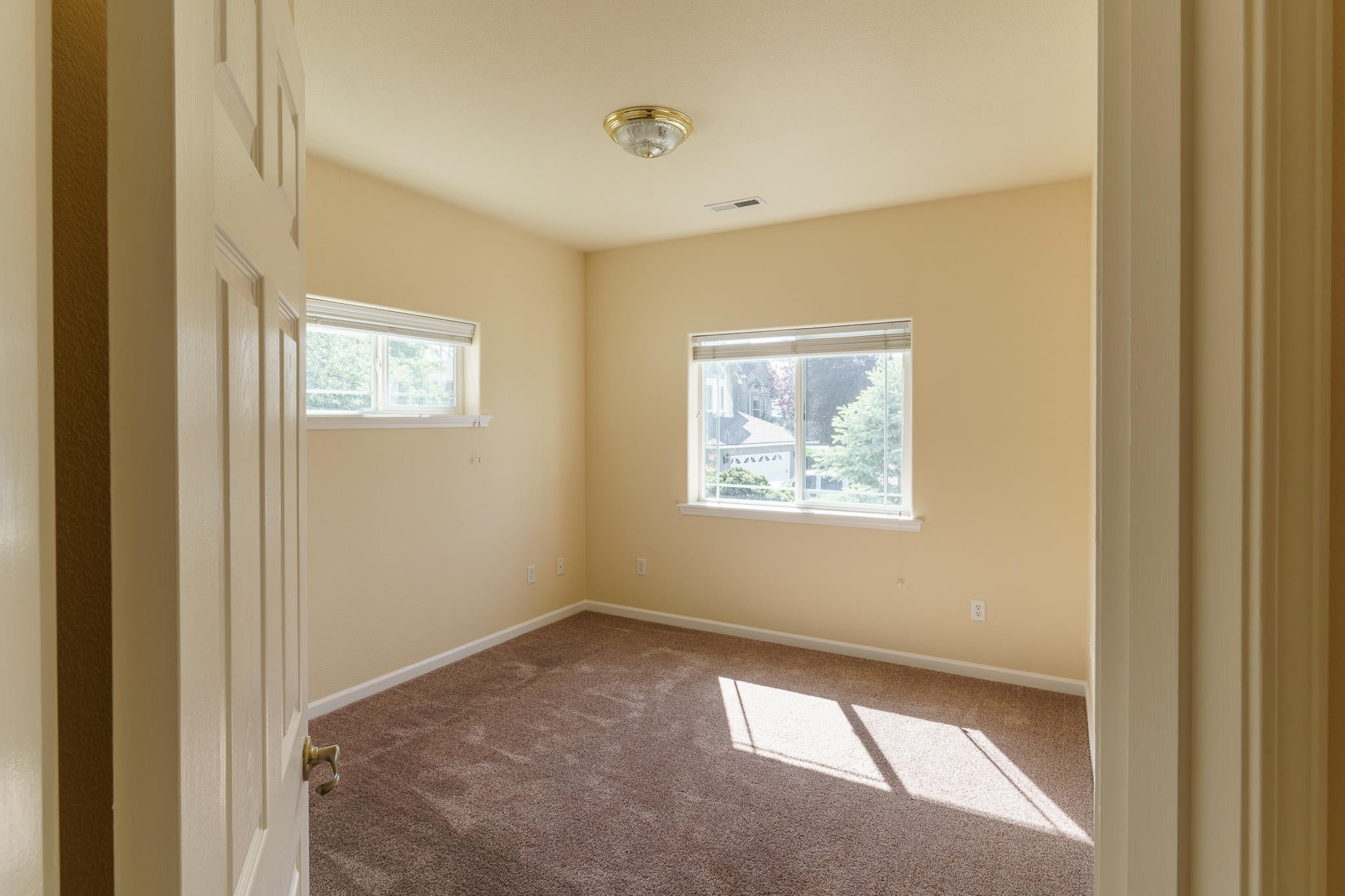 536 Ridgeway Circle Central Point, OR 97502 - Photo 23 of 31 Bedroom 2 has good light
