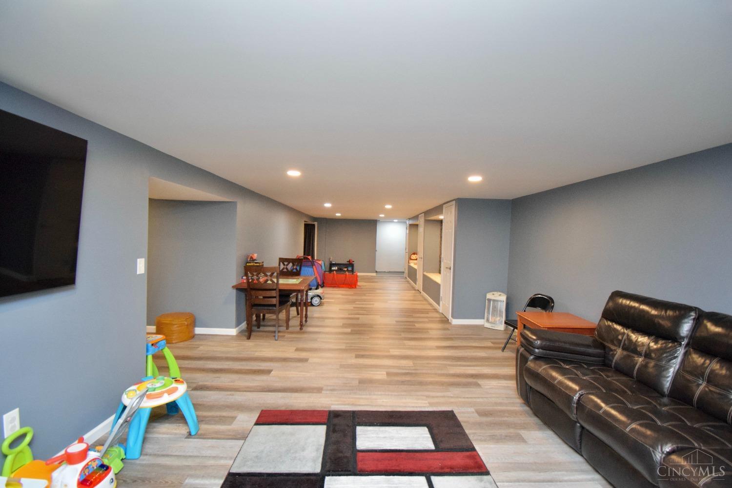 1043 West Galbraith Road Cincinnati, OH 45224 - Photo 23 of 30 Gallery Image 23
