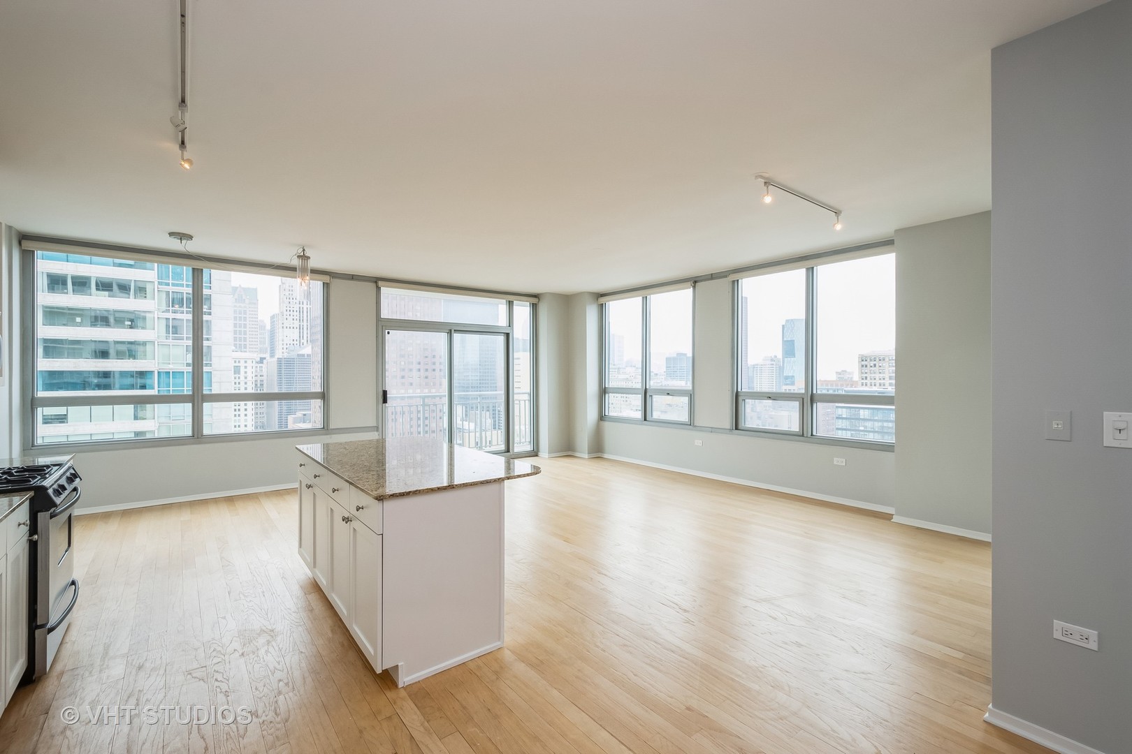 701 South Wells Street, Unit 2401 Chicago, IL 60607 - Photo 3 of 13