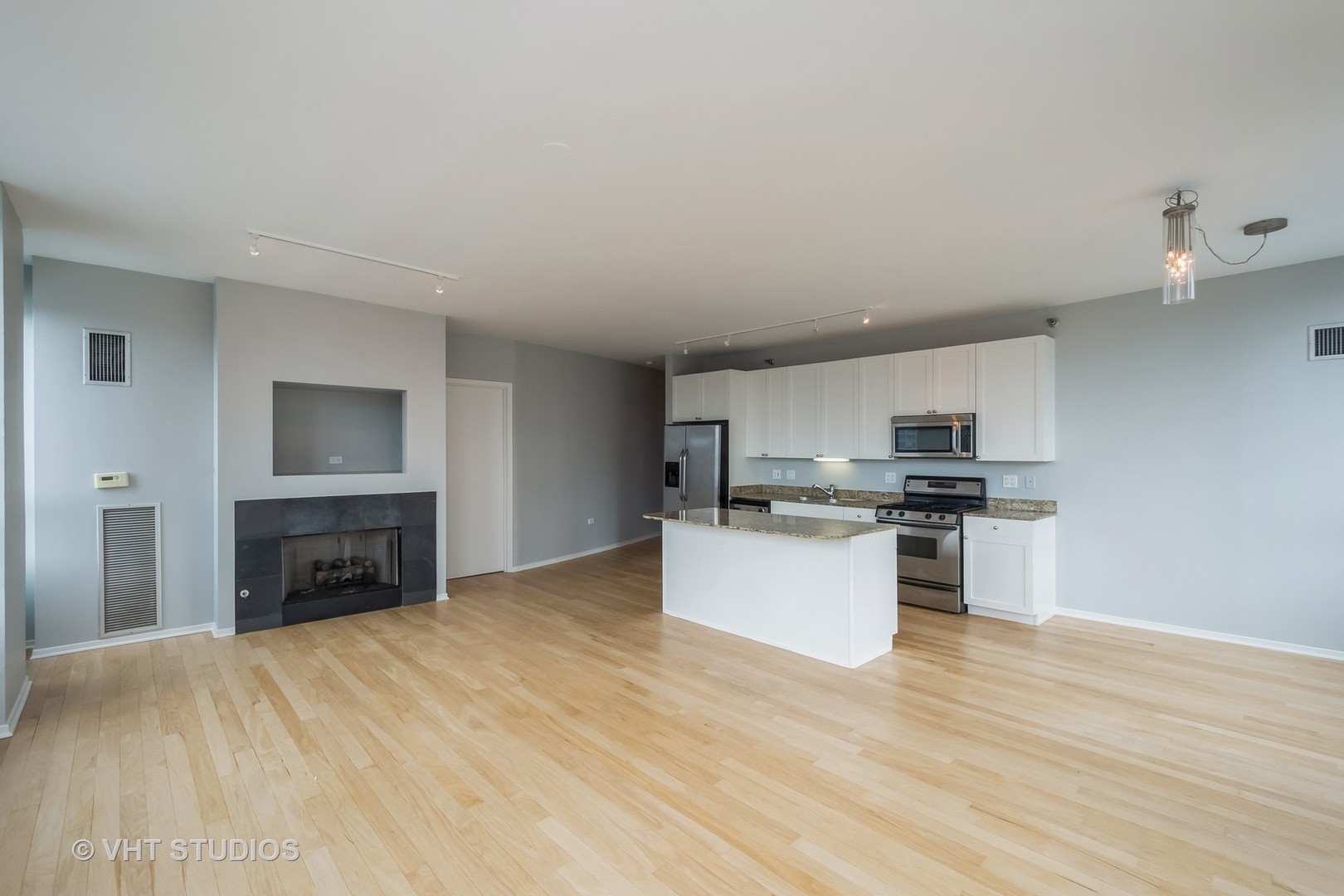 701 South Wells Street, Unit 2401 Chicago, IL 60607 - Photo 4 of 13