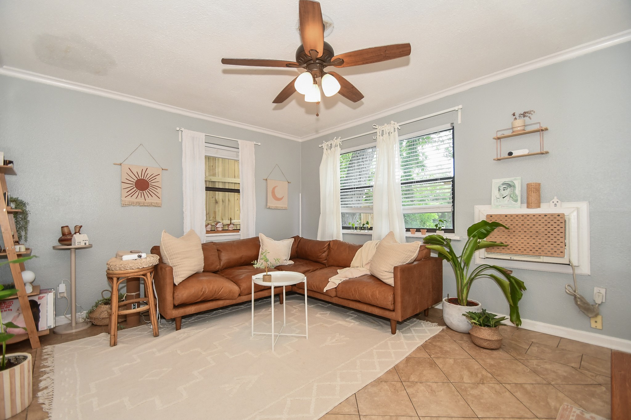 4623 Yupon Street, Unit 3 Houston, TX 77006 - Photo 3 of 18 a living room with furniture ceiling fan and a window