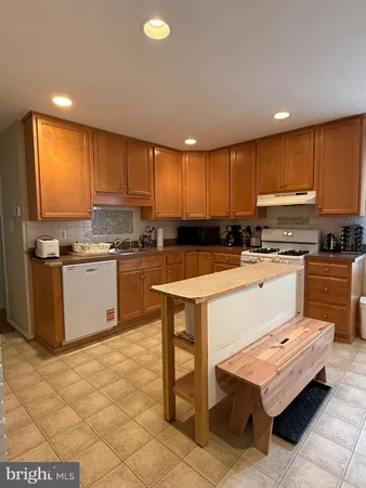 $3,100 | 407 Calvin Lane, Rockville, MD 20851