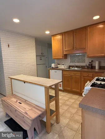 $3,100 | 407 Calvin Lane, Rockville, MD 20851