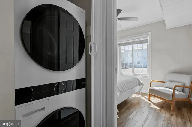 a view of a bedroom with washer and dryer