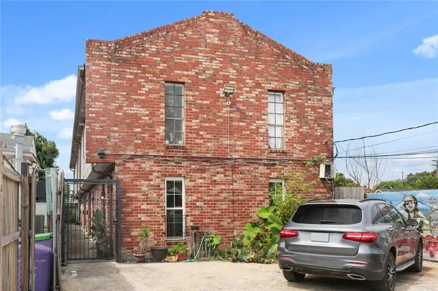$1,025 | 1609 Urquhart Street, Unit 1, New Orleans, LA 70116