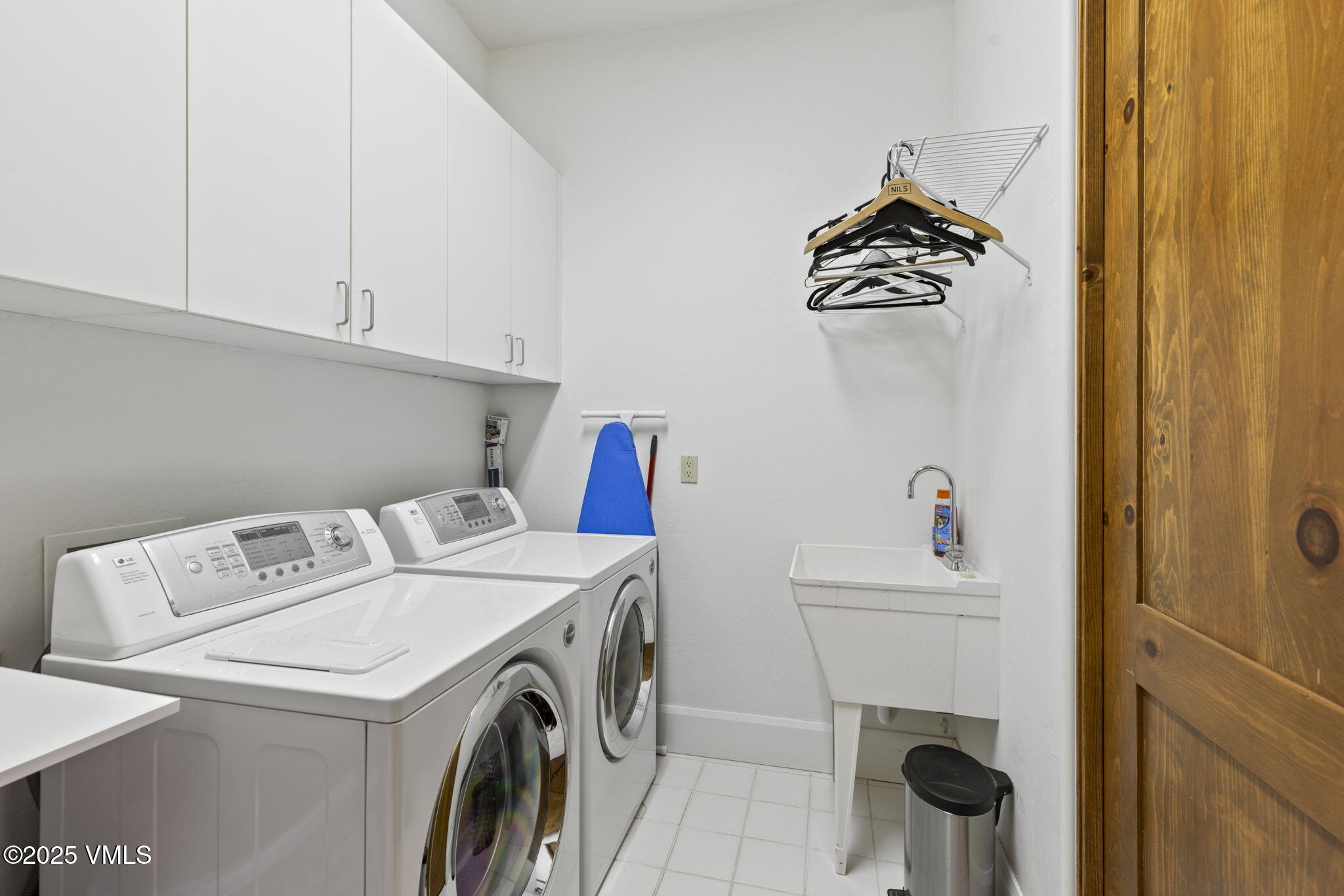 94 Eagles Glen Road Edwards, CO 81632 - Photo 36 of 43 a utility room with dryer and washer