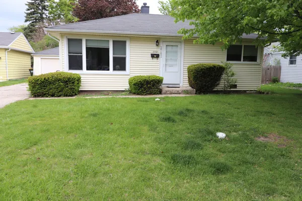 $310,000 | 2702 St James Street, Rolling Meadows, IL 60008