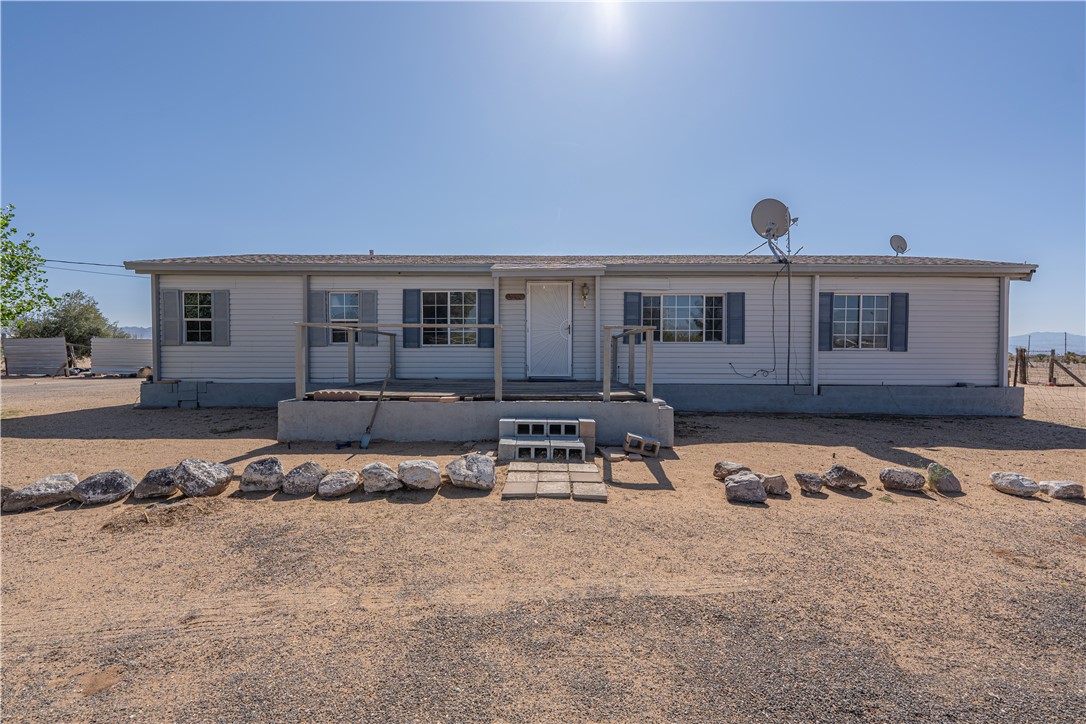 4070 Cowlic Road Golden Valley, AZ 86413 - Photo 1 of 39 Front of Structure