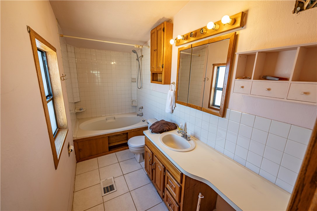 4070 Cowlic Road Golden Valley, AZ 86413 - Photo 13 of 39 Master Bathroom
