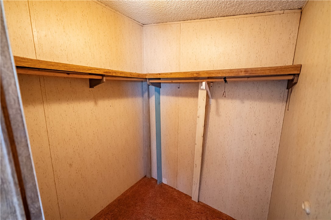 4070 Cowlic Road Golden Valley, AZ 86413 - Photo 16 of 39 Closet