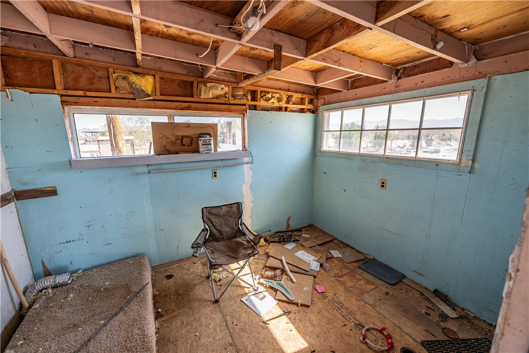 4070 Cowlic Road Golden Valley, AZ 86413 - Photo 20 of 39 Laundry