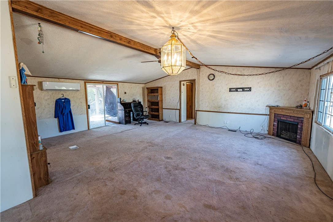 4070 Cowlic Road Golden Valley, AZ 86413 - Photo 4 of 39 Living Room