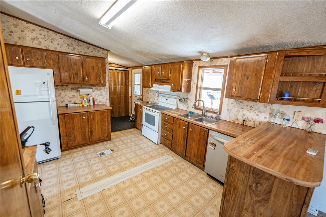 4070 Cowlic Road Golden Valley, AZ 86413 - Photo 7 of 39 Kitchen