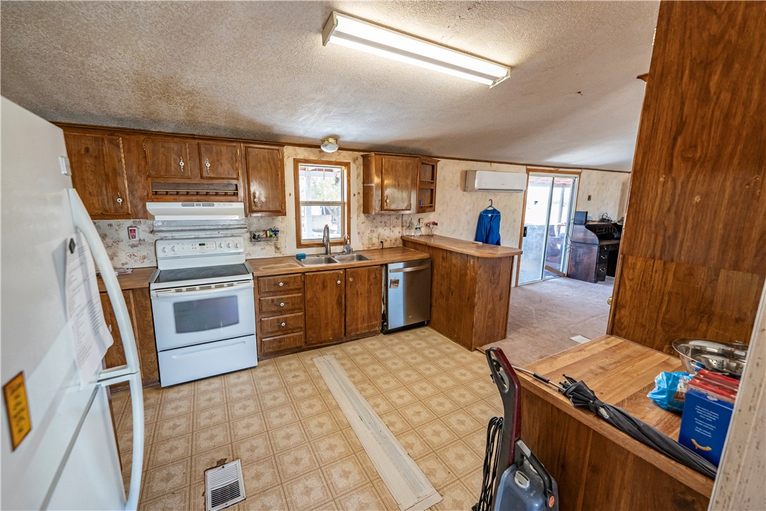 4070 Cowlic Road Golden Valley, AZ 86413 - Photo 8 of 39 Kitchen