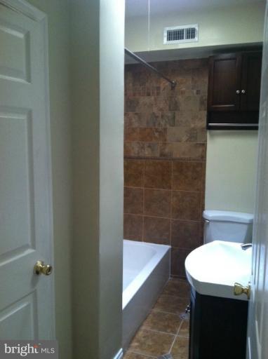 3820 Old Frederick Road Baltimore, MD 21229 - Photo 7 of 12 Bath
