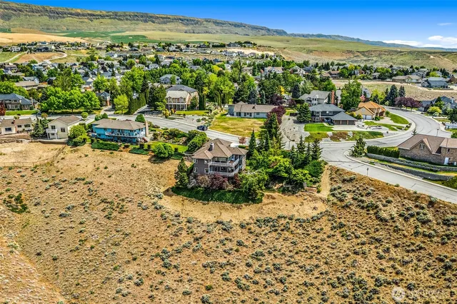 $1,024,000 | 2336 Grand Avenue, East Wenatchee, WA 98802