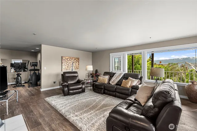 $1,024,000 | 2336 Grand Avenue, East Wenatchee, WA 98802