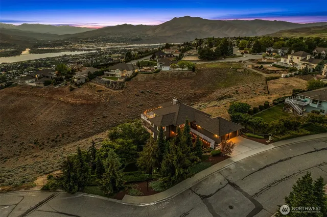 $1,024,000 | 2336 Grand Avenue, East Wenatchee, WA 98802