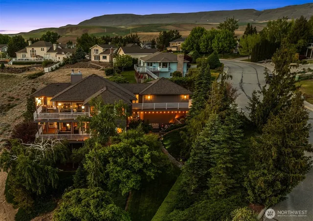 $1,024,000 | 2336 Grand Avenue, East Wenatchee, WA 98802