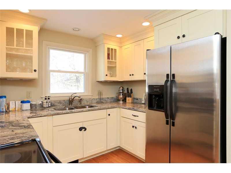 22 Hamlin Road Falmouth, ME 04105 - Photo 2 of 19 Kitchen.