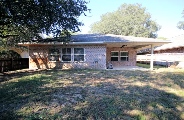 a view of a house with backyard