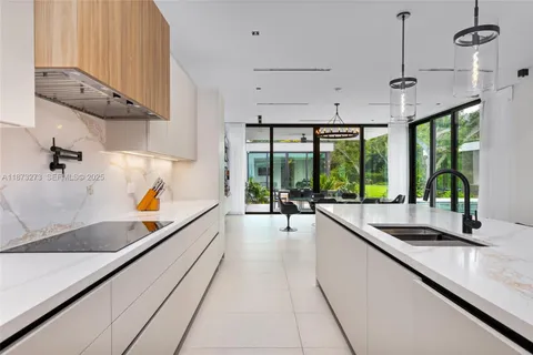 $6,750,000 | 12100 Southwest 79th Avenue, Pinecrest, FL 33156
