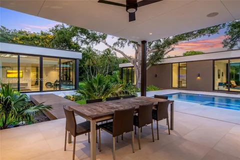 $6,750,000 | 12100 Southwest 79th Avenue, Pinecrest, FL 33156