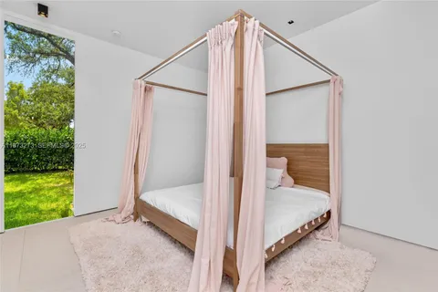 $6,500,000 | 12100 Southwest 79th Avenue, Pinecrest, FL 33156