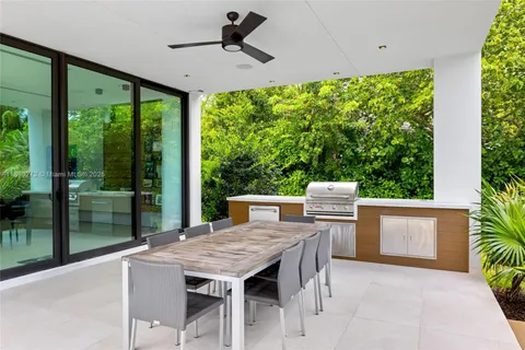 $6,750,000 | 12100 Southwest 79th Avenue, Pinecrest, FL 33156