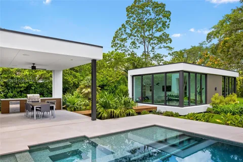 $6,750,000 | 12100 Southwest 79th Avenue, Pinecrest, FL 33156