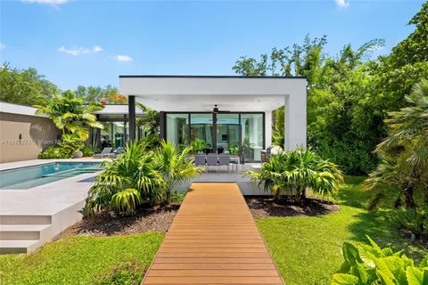 $6,750,000 | 12100 Southwest 79th Avenue, Pinecrest, FL 33156
