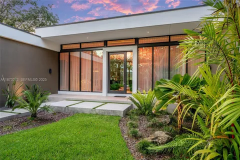 $6,750,000 | 12100 Southwest 79th Avenue, Pinecrest, FL 33156