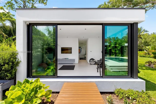 $6,750,000 | 12100 Southwest 79th Avenue, Pinecrest, FL 33156