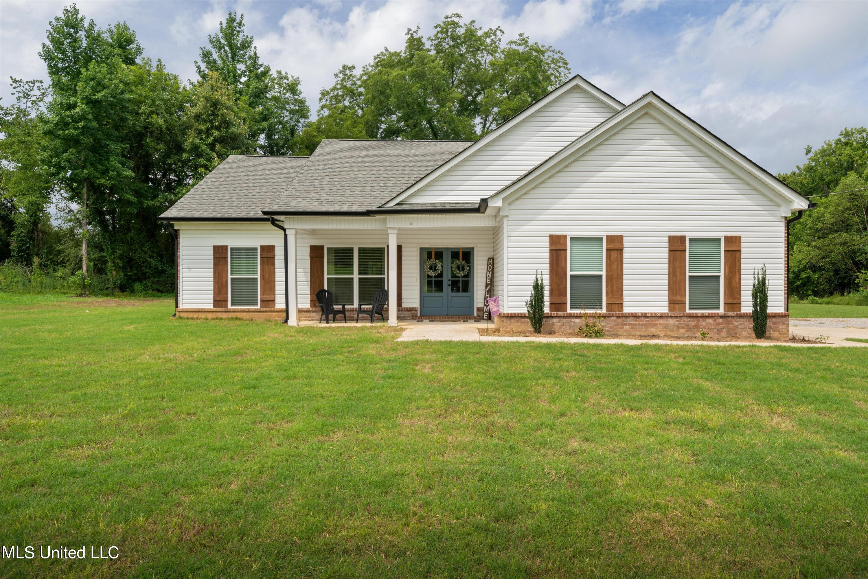 21 Moore Loop Byhalia, MS 38611 - Photo 1 of 22 Gorgeous home