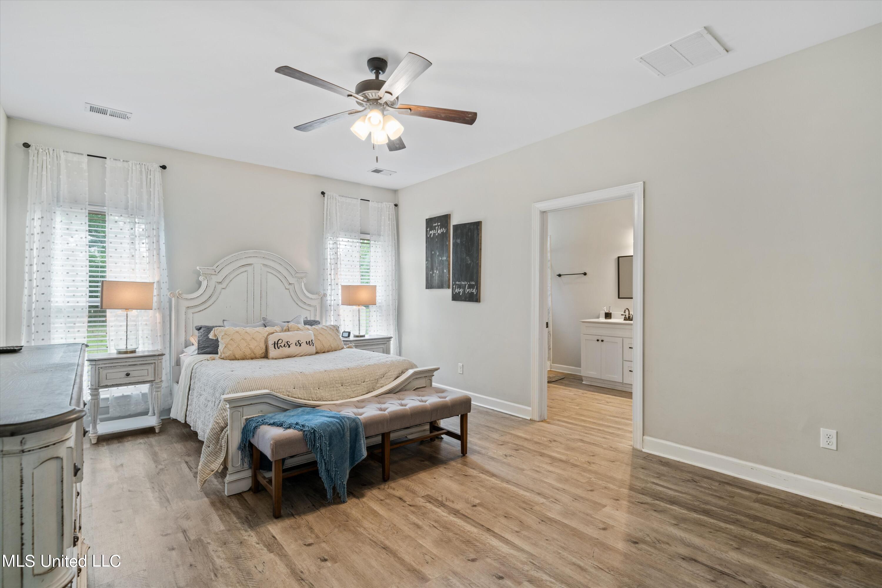 21 Moore Loop Byhalia, MS 38611 - Photo 10 of 22 Primary bedroom