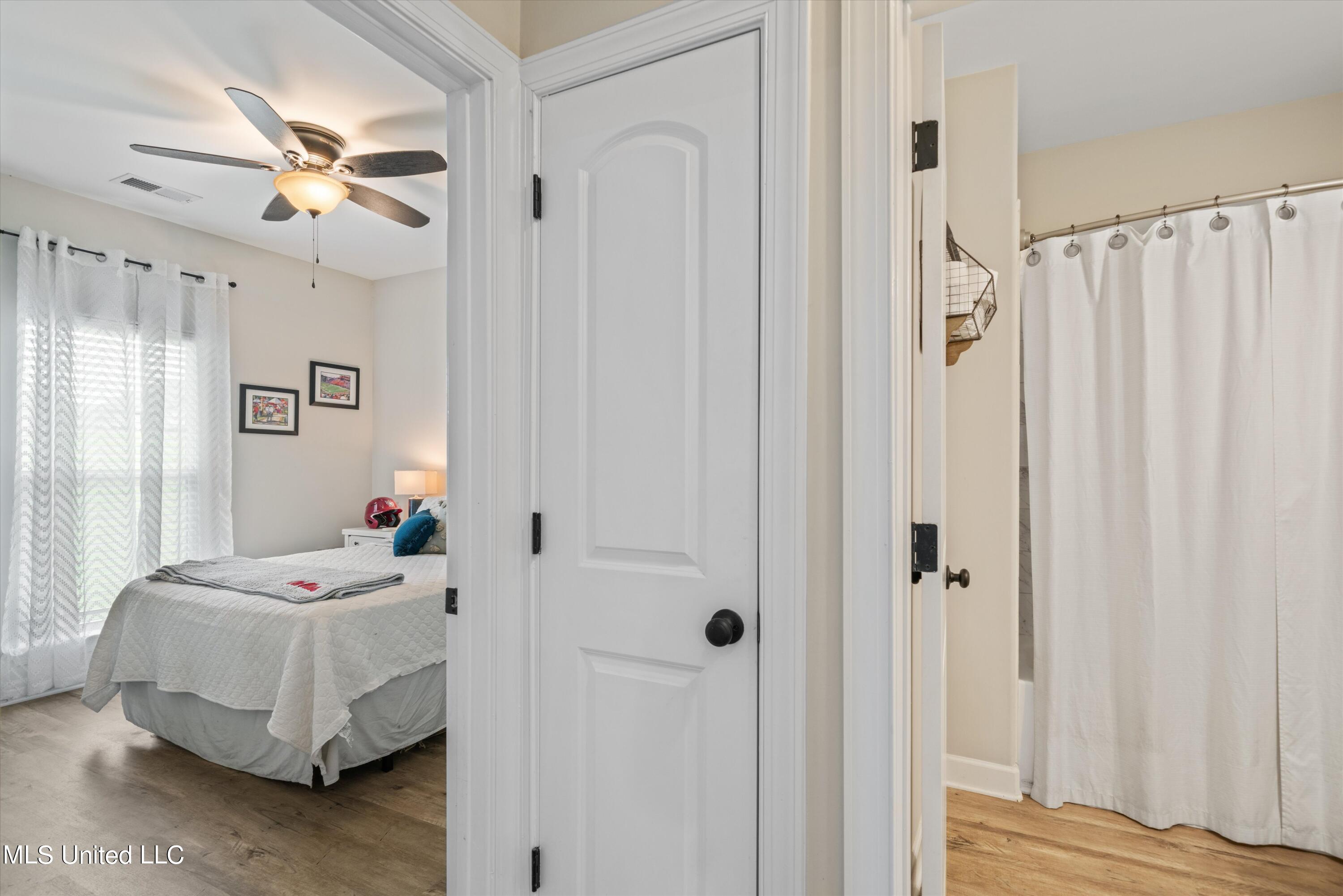 21 Moore Loop Byhalia, MS 38611 - Photo 14 of 22 Bedroom and bath